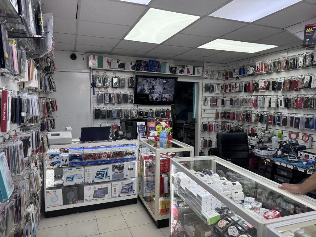 Lot: 92 - FREEHOLD MIXED-USE INVESTMENT - Electrical repair shop